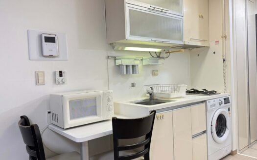 Fully furnished room for sale near Gangnam Station.