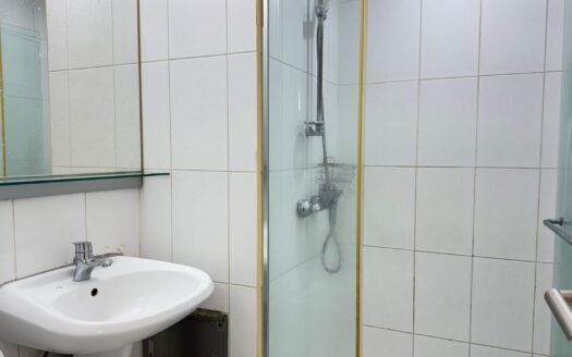 Fully furnished room for sale near Gangnam Station.